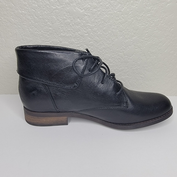 Steve Madden Women's Black Leather Chukka Stingrei Fold-Over Ankle Boots Size 8M - Picture 8 of 10